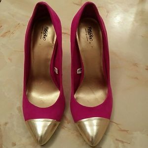 Golden toe, fuschia suede pumps, 4 inch heel